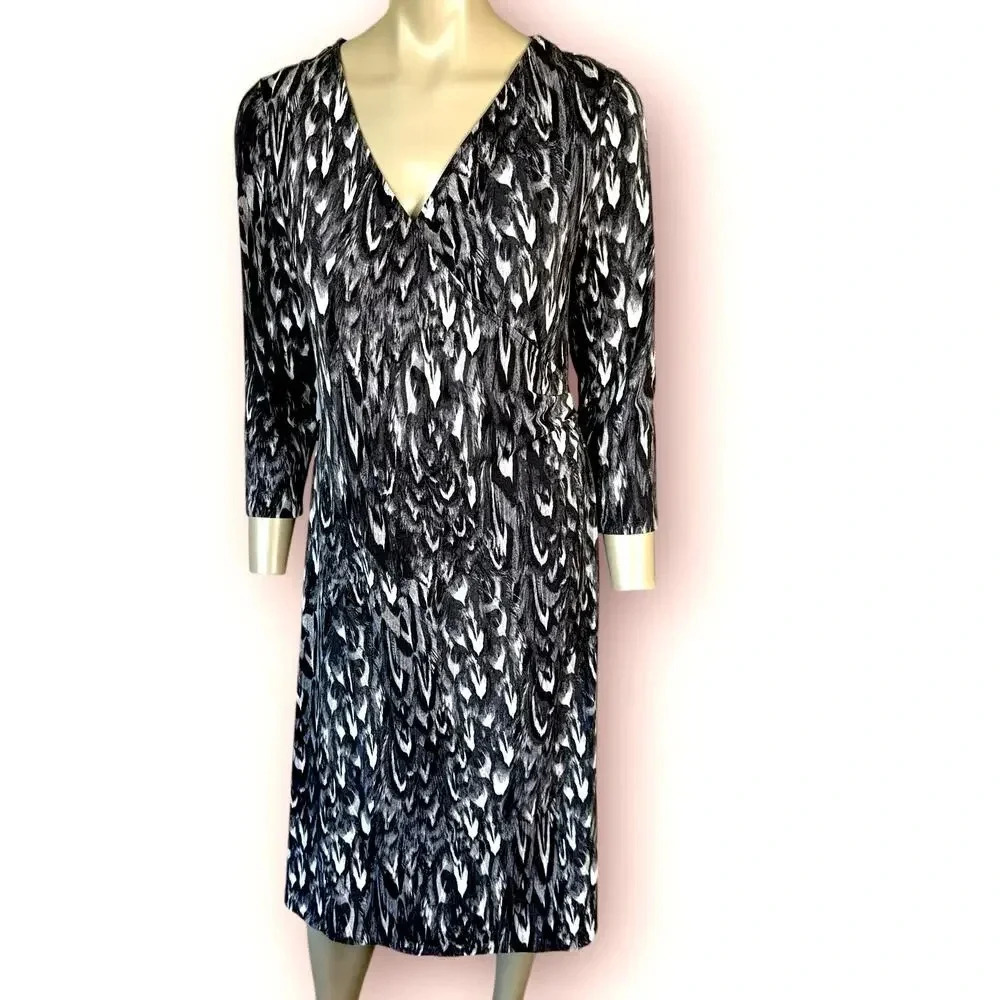 Talbots V Neck Stretchy Knit Faux Wrap Sheath Dress Ruched Size M Abstract Gray